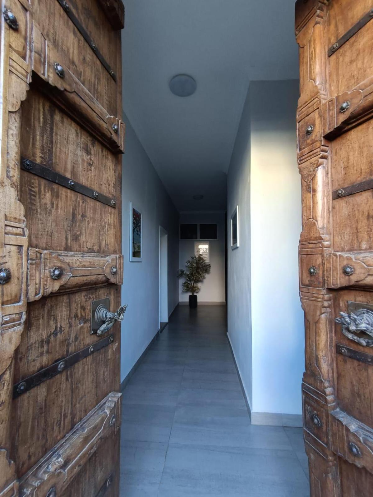 Newly Renovated Studio Apartment With Rooftop Pool, Few Steps To The Beach Flic en Flac ภายนอก รูปภาพ