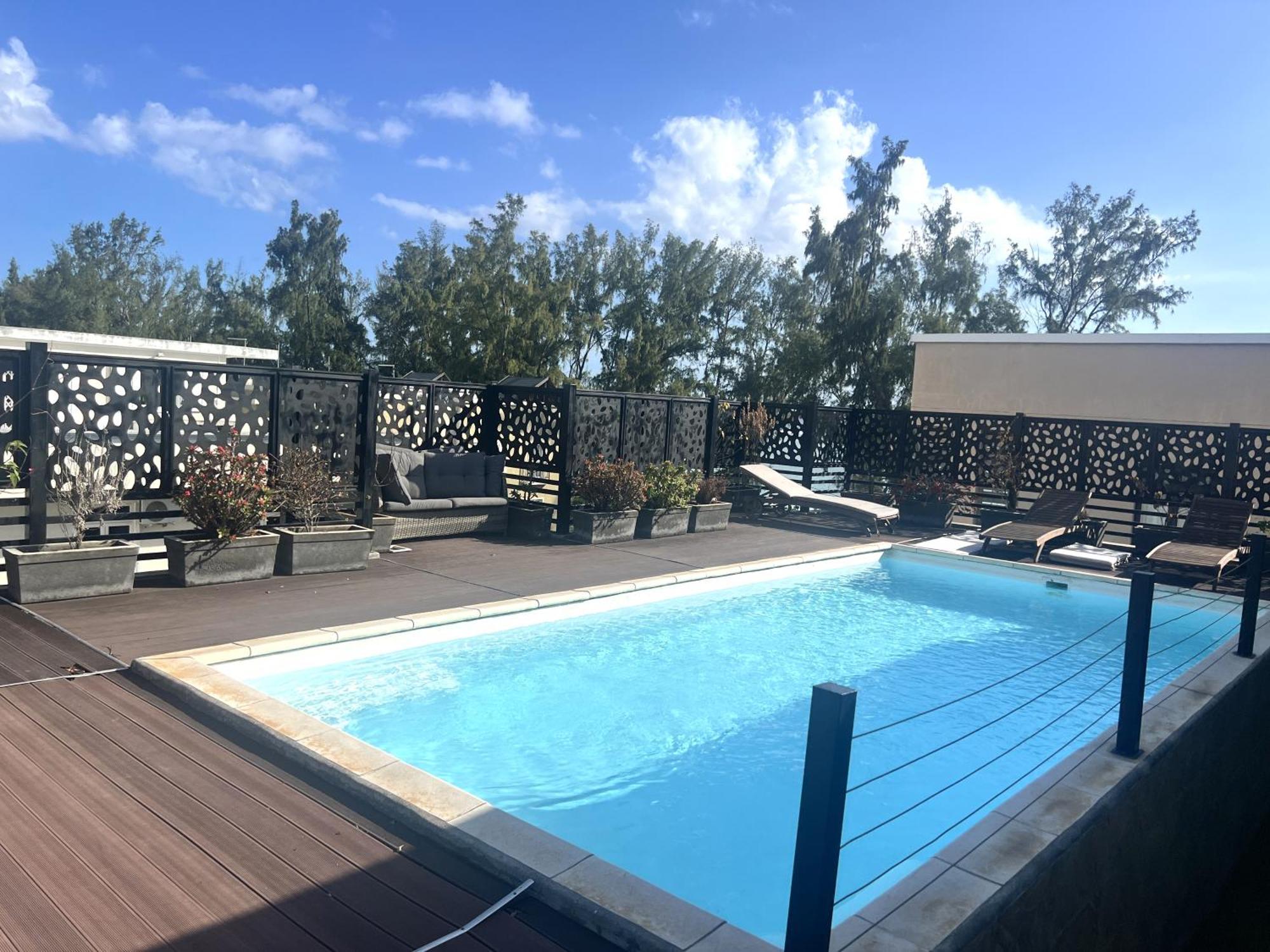 Newly Renovated Studio Apartment With Rooftop Pool, Few Steps To The Beach Flic en Flac ภายนอก รูปภาพ