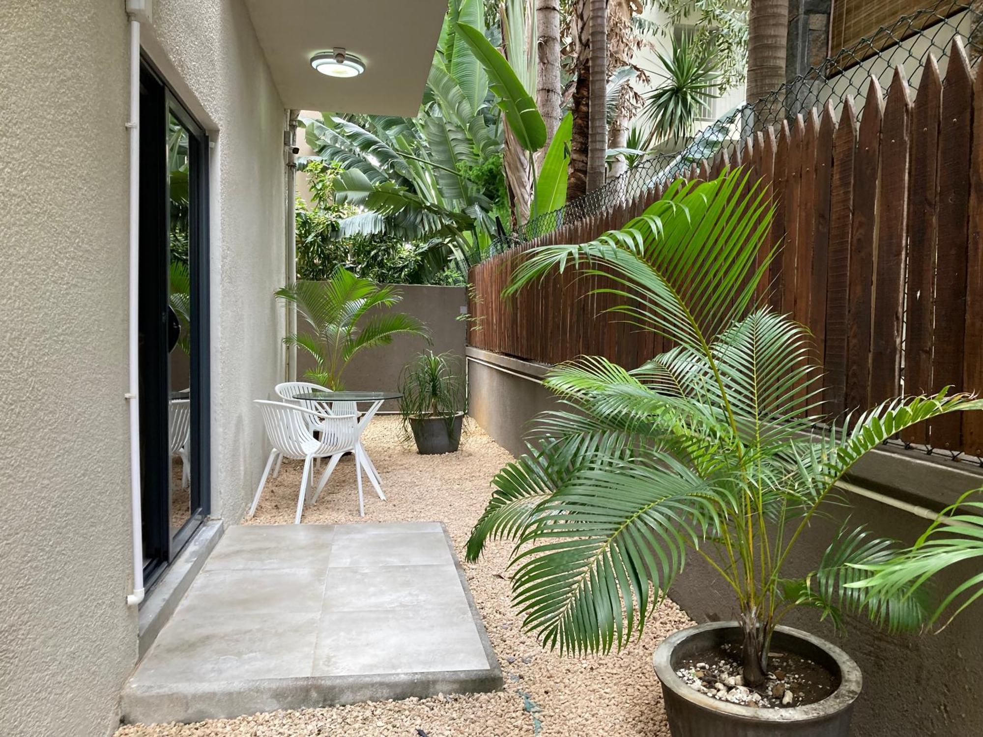 Newly Renovated Studio Apartment With Rooftop Pool, Few Steps To The Beach Flic en Flac ภายนอก รูปภาพ