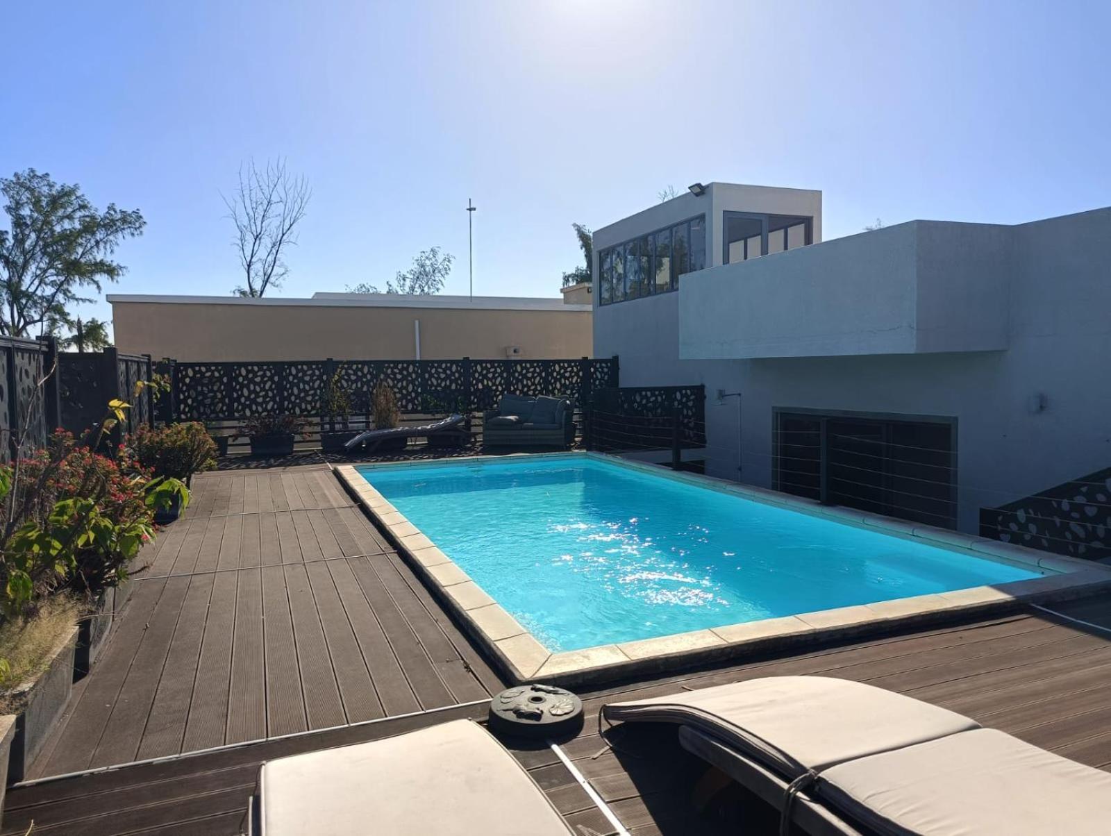 Newly Renovated Studio Apartment With Rooftop Pool, Few Steps To The Beach Flic en Flac ห้อง รูปภาพ