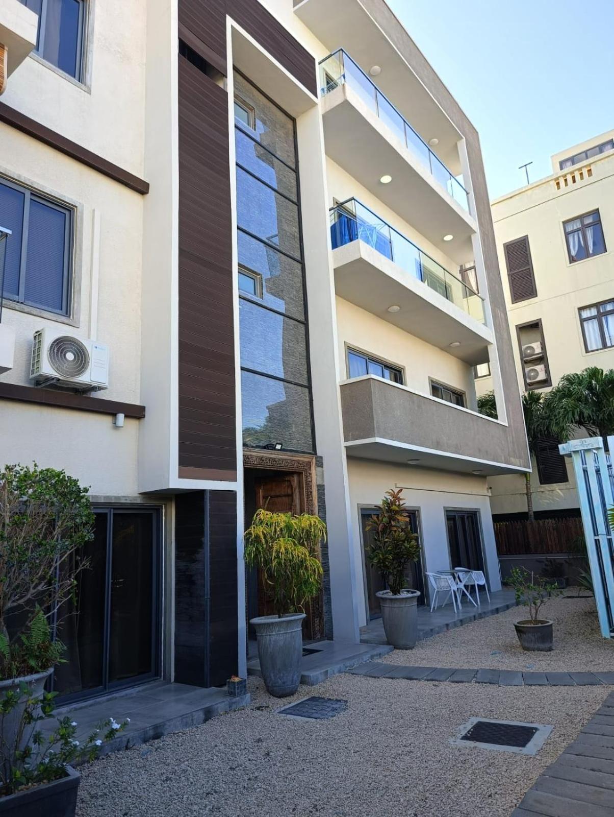 Newly Renovated Studio Apartment With Rooftop Pool, Few Steps To The Beach Flic en Flac ห้อง รูปภาพ