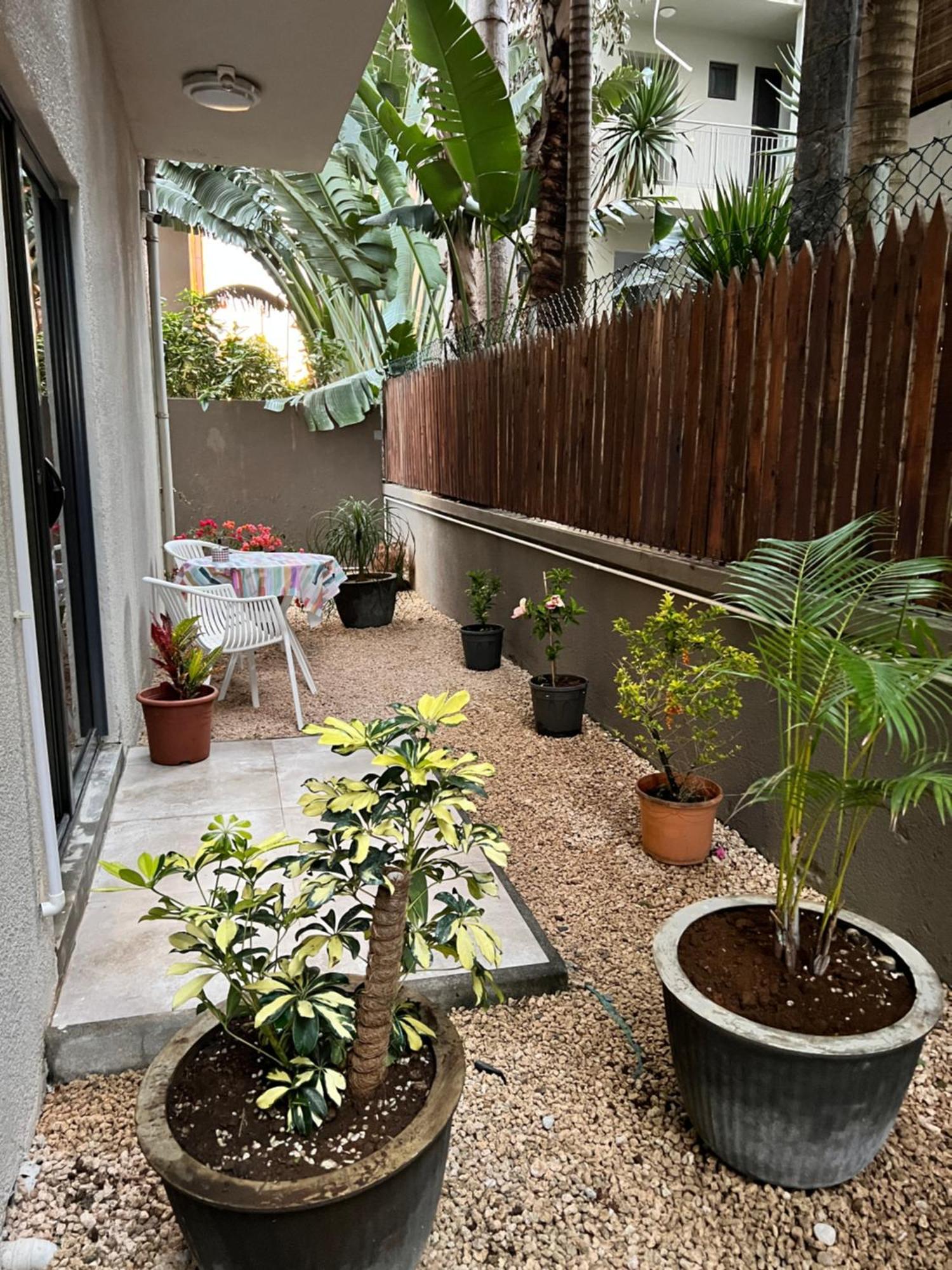 Newly Renovated Studio Apartment With Rooftop Pool, Few Steps To The Beach Flic en Flac ภายนอก รูปภาพ